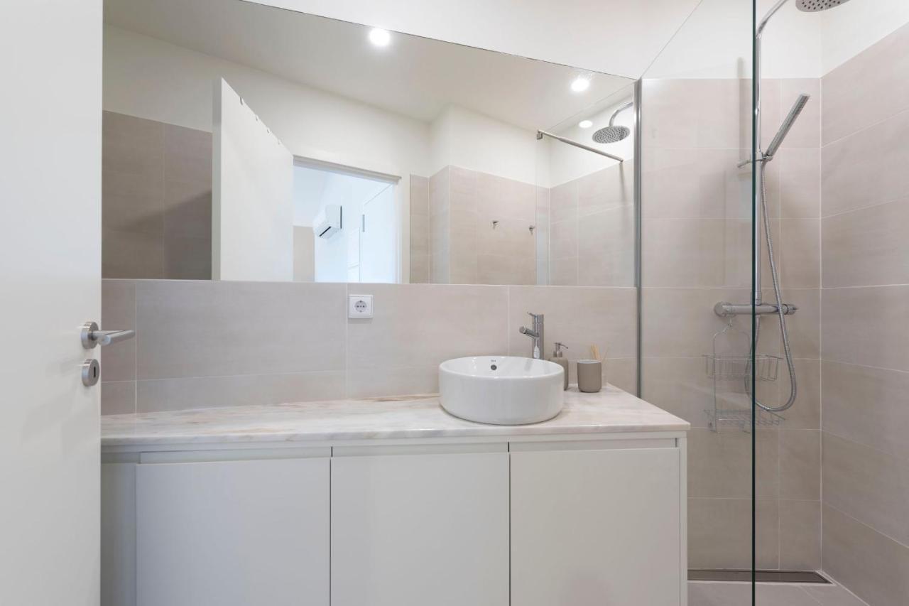 Central Superb Flat W/ Ac & Balcony By Lovelystay OOporto Esterno foto