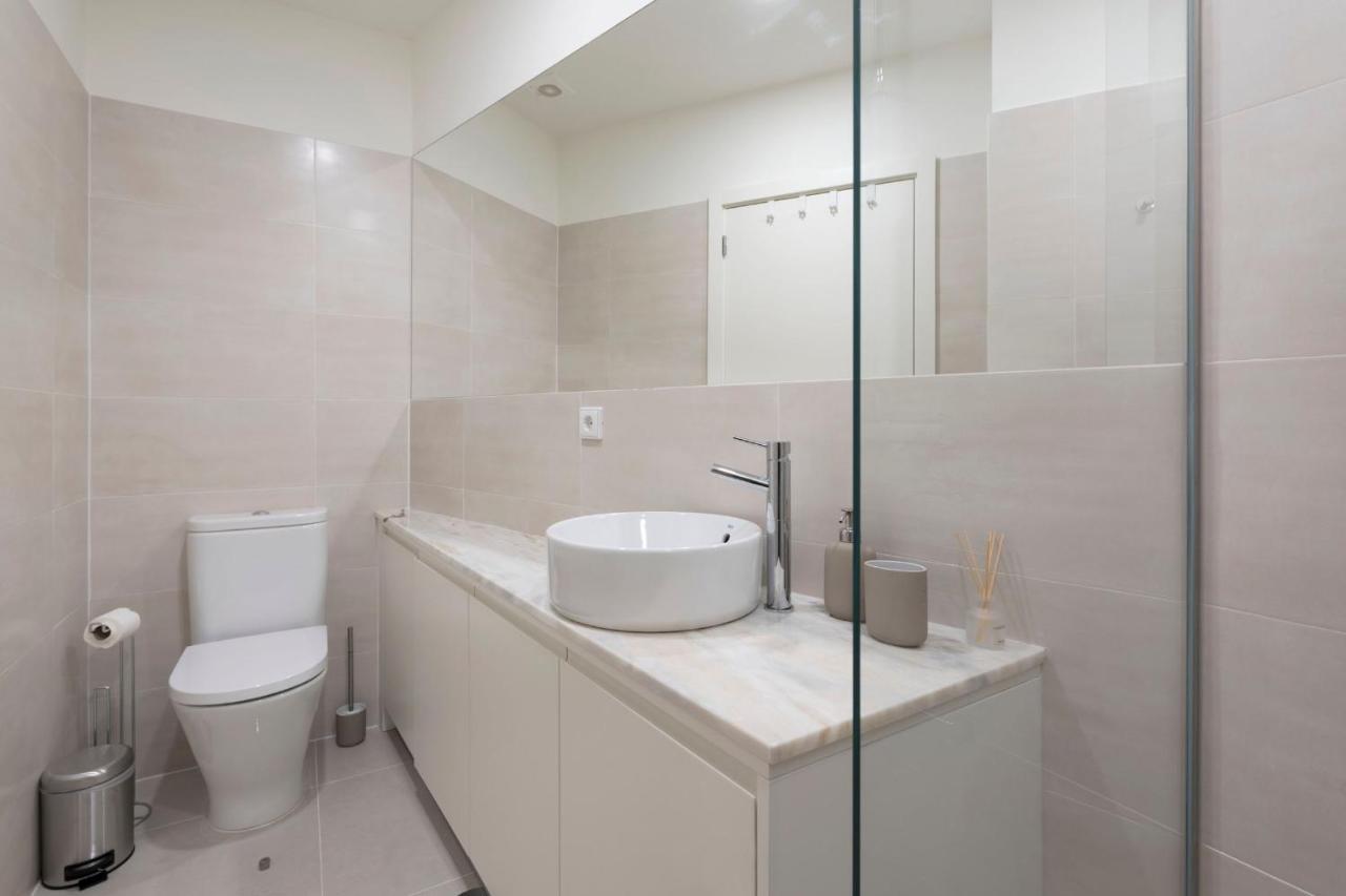 Central Superb Flat W/ Ac & Balcony By Lovelystay OOporto Esterno foto
